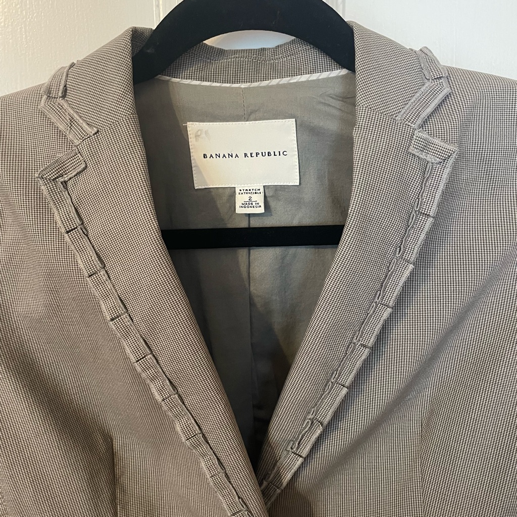 Sale! Banana Republic Women’s Blazer, Grey, Fitted, Cotton. Size 2.